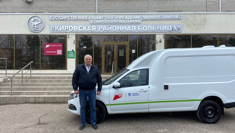 Больница в Кировском округе получила новый санитарный автомобиль